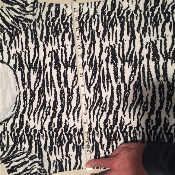 Jones New York Zebra Print Tee - Picture 3 of 3
